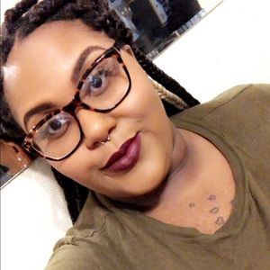 Meet your Posher, Simone